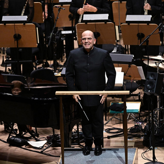Jaap van Zweden ravna Njujorškom filharmonijom, New York, 2022.