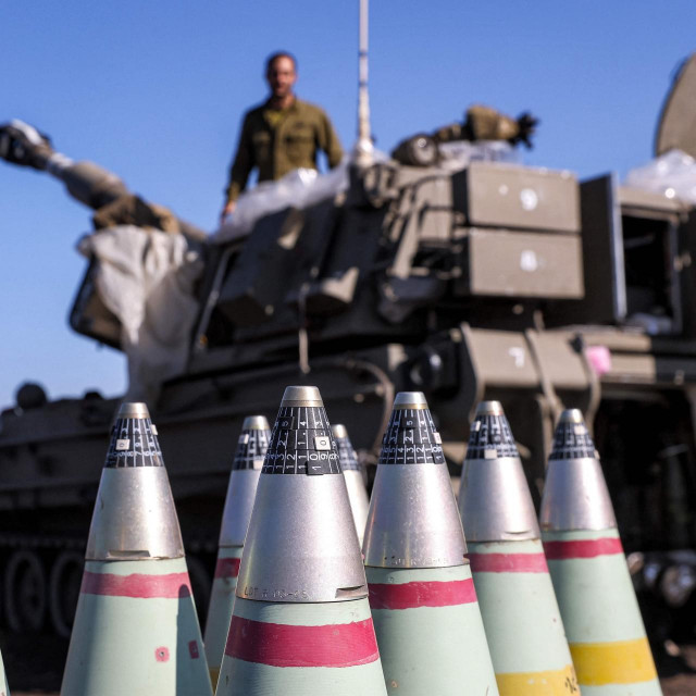 Topničke granate od 155mm na izraelskim položajima