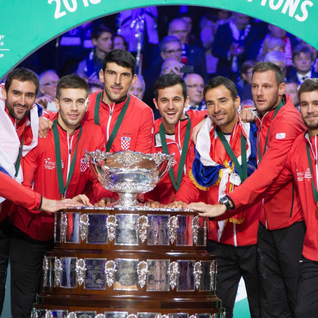 &lt;p&gt;Hrvatska s trofejom Davis Cupa 2018.&lt;/p&gt;