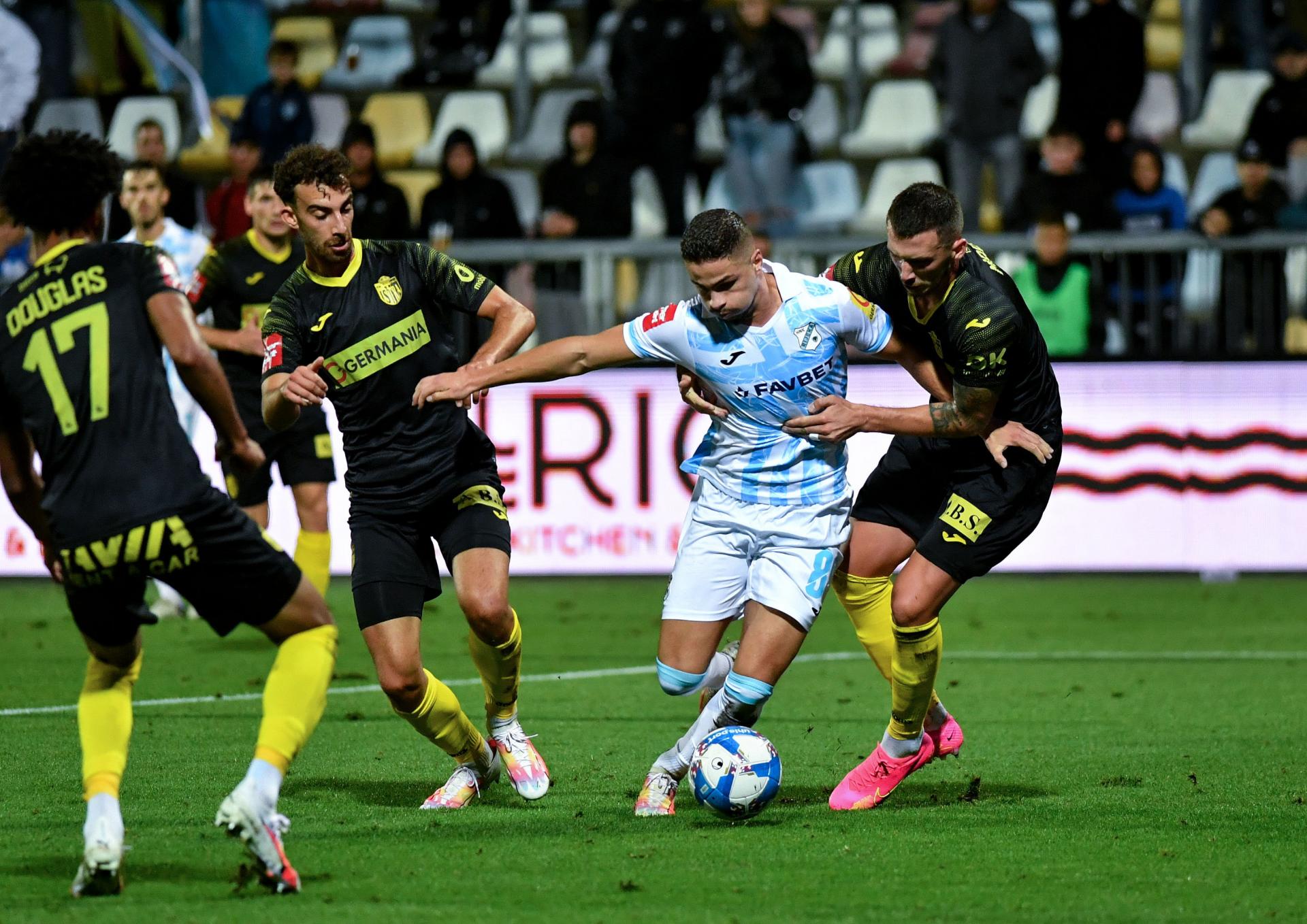 KRAJ] RIJEKA - HAJDUK 1:0 Rijeka preuzela prvo mjesto u SuperSport HNL-u  golom Jankovića u 63' - DALMACIJA DANAS