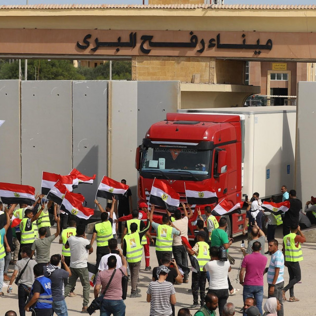 &lt;p&gt;Egipćani slave prolaz kamiona s pomoći prema Gazi&lt;/p&gt;