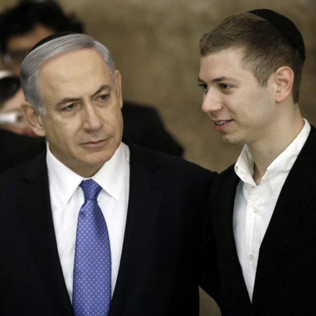 Benjamin Netanyahu i sin Yair (arhivska fotografija)
