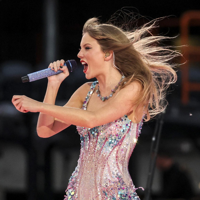 Taylor Swift na početku koncerta