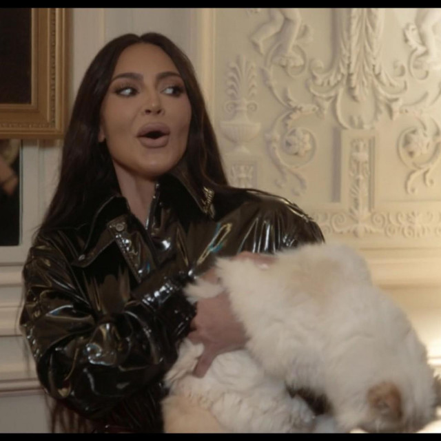 &lt;p&gt;Kim Kardashian pokušava se sprijateljiti s mačkom pokojnog Karla Lagerfelda, Choupette&lt;/p&gt;