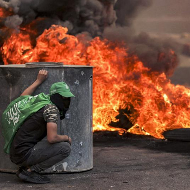 Prosvjed Palestinaca na Zapadnoj obali; Samuel Huntington