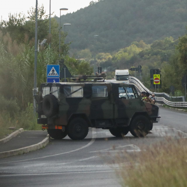 &lt;p&gt;Vozilo talijanske vojske na granici sa Slovenijom&lt;/p&gt;