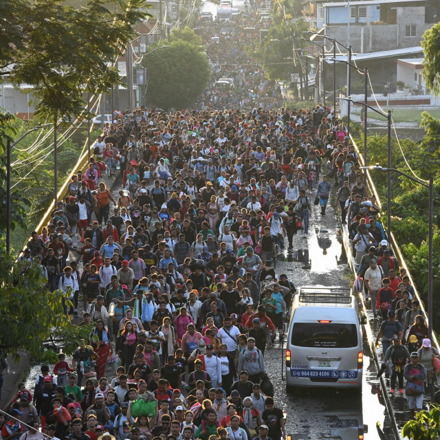 Karavana migranata krenula je prema granici sa SAD-om