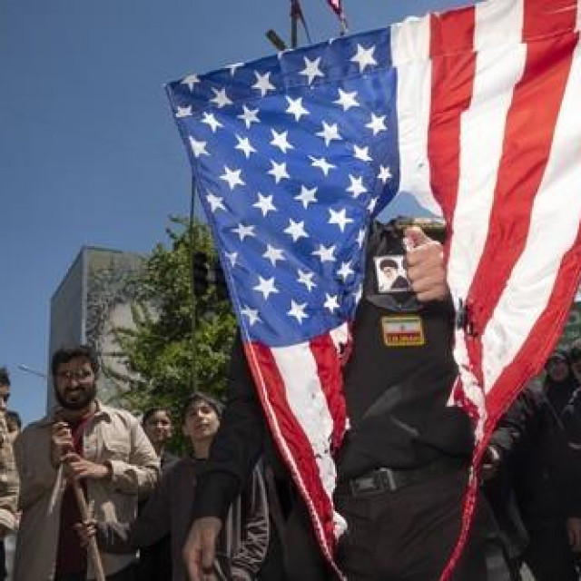 &lt;p&gt;Spaljivanje američke zastave na jednom od prosvjeda u Teheranu&lt;/p&gt;