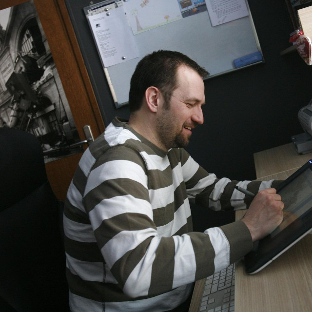 Nikola Plečko, ilustrator i dizajner koji se krije iza pseudonima Nik Titanik.