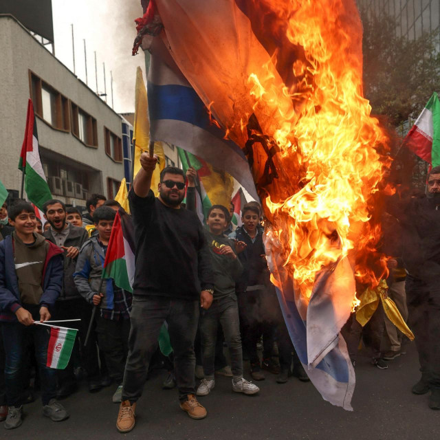 &lt;p&gt;Paljenje izraelske zastave u Teheranu&lt;/p&gt;