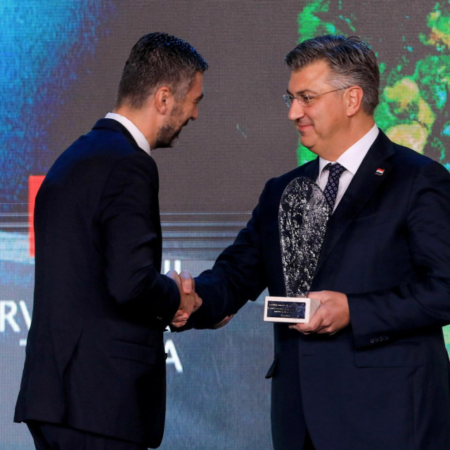 &lt;p&gt;Andrej Plenković uručio je nagradu gradonačelniku Dubrovnika Mati Frankoviću&lt;/p&gt;