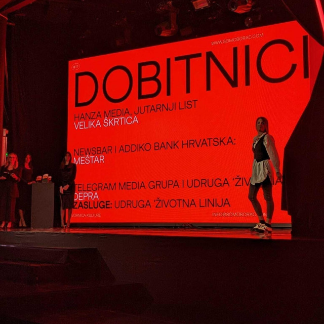 &lt;p&gt;Dora Koretić prima nagradu za projekt Velika škrtica&lt;/p&gt;