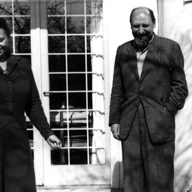 Planić i supruga Katarina ispred vlastite obiteljske kuće 1960-ih