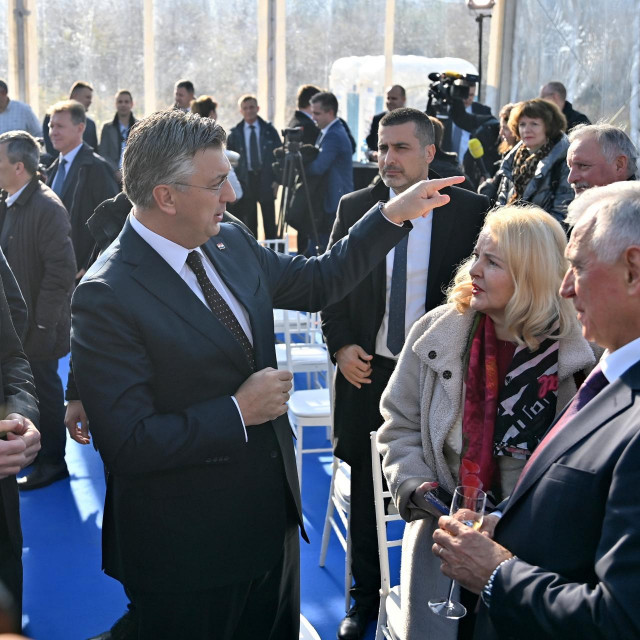 &lt;p&gt;Predsjednik Vlade Andrej Plenković sudjelovao je na svečanosti obilježavanja početka radova na plinovodu Zlobin-Bosiljevo&lt;br&gt;
 &lt;/p&gt;
