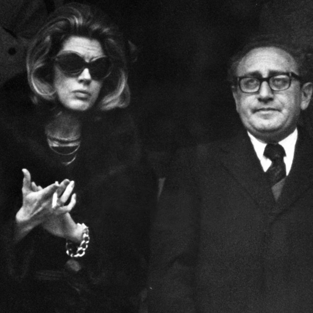 &lt;p&gt;Henry Kissinger i njegova supruga Nancy &lt;/p&gt;