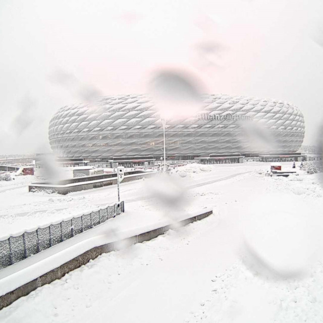 &lt;p&gt;Snijegom okovana Allianz Arena&lt;/p&gt;