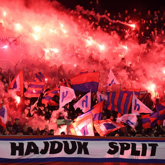 Bakljada Torcide na utakmici Hajduk - Gorica