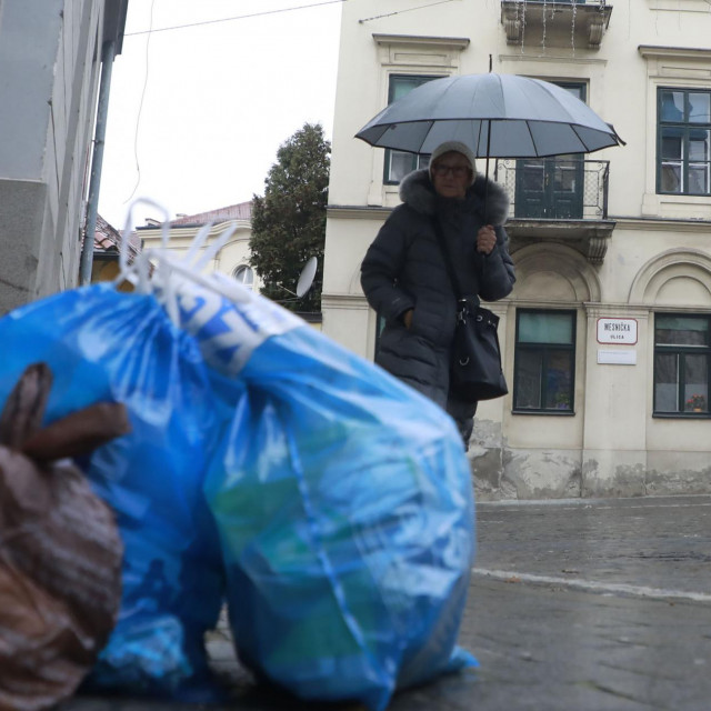 Zbog stanja na Jakuševcu u dijelovima centra grada nije odvezeno smeće