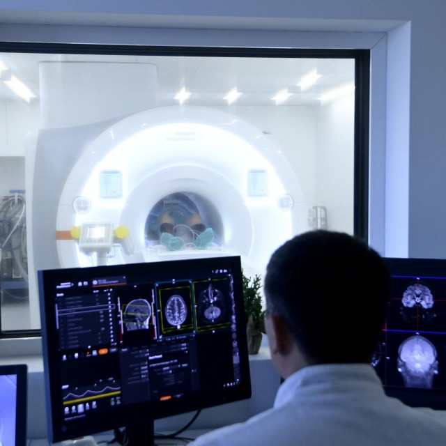 &lt;p&gt;Radiochirurgia Zagreb postaje referentni centar Siemensa za primjenu AI u dijagnostici tumor.&lt;br&gt;
 &lt;/p&gt;