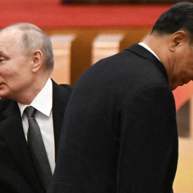 Ove se godine u dva navrata, prilikom sastanaka između Xi Jinpinga i Vladimira Putina u ožujku i listopadu, očekivalo da će Rusija i Kina potpisati ugovor o Moći Sibira - 2, ali uzalud