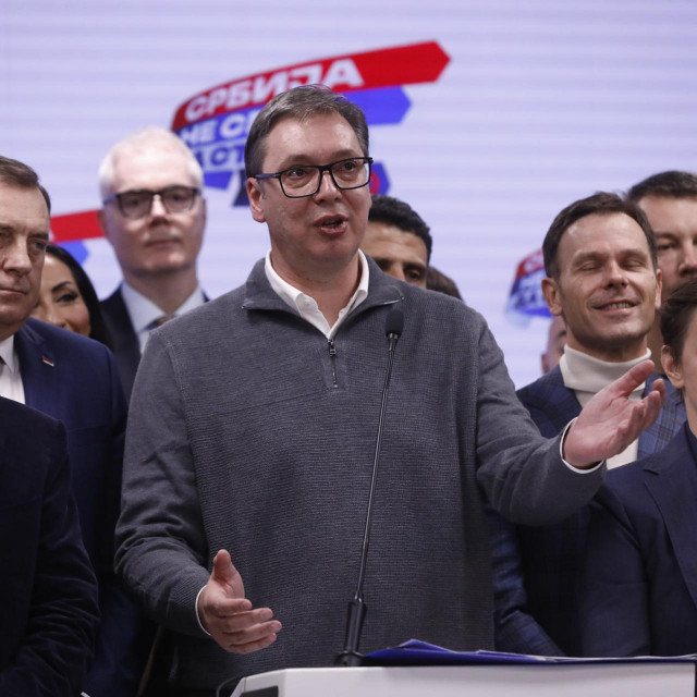 Obraćanje Aleksandra Vučića u stozeru Srpske napredne stranke
