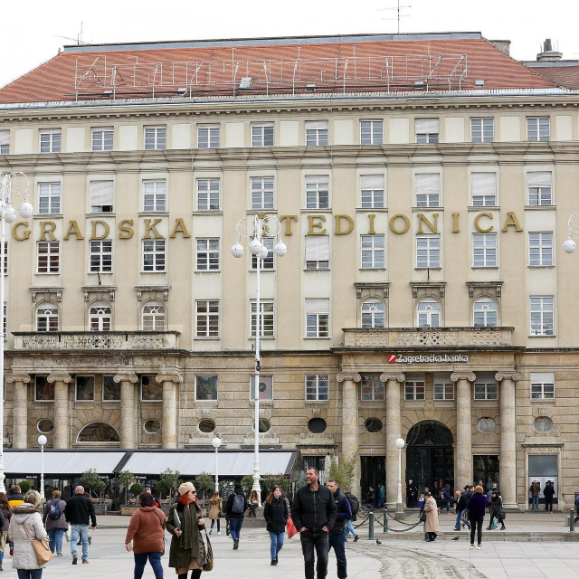 Poslovnica Zagrebacke banke na Trgu bana Jelačića
 