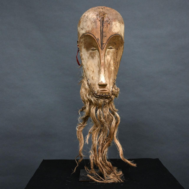 Ngil maska, koju je izradio narod Fang iz Gabona, vjeruje se da je jedna od samo 10 maski u svijetu
