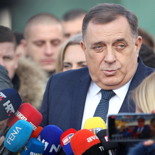 Po izlasku iz sudnice Milorad Dodik je pred novinarima održao govor o raznim temama