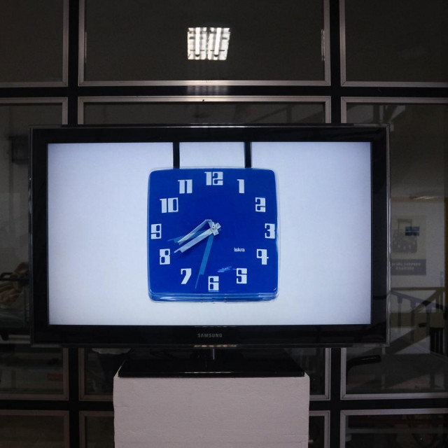 Popravljanje vremena. HULU Split je u suradnji s KBC-om Split 2022. godine pokrenuo umjetničku galeriju u centralnoj zgradi na Firulama