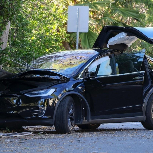 Tesla prometna nesreća (ilustracija)