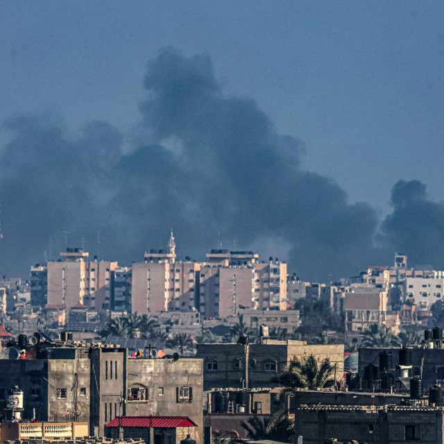 Snimka iz Rafaha pokazuje silinu izraelskog napada na Khan Yunis na jugu pojasa Gaze 