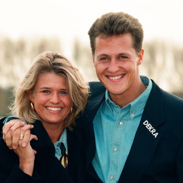 &lt;p&gt;Michael Schumacher sa suprugom Corinnom koju je igrom slučaja upoznao na jednoj zabavi Formule 1, a vjenčali su se četiri godine kasnije&lt;/p&gt;