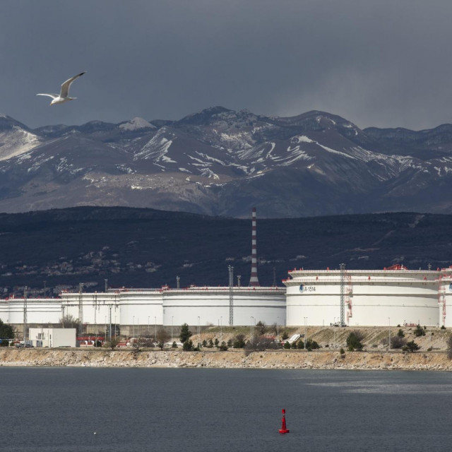 &lt;p&gt;LNG terminal Omišalj&lt;br&gt;
Na fotografiji: Janaf, tankovi za skladistenje nafte&lt;/p&gt;