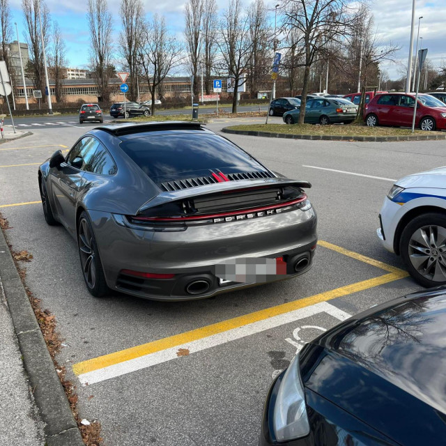 &lt;p&gt;Porsche parkiran na mjestu za invalide&lt;/p&gt;