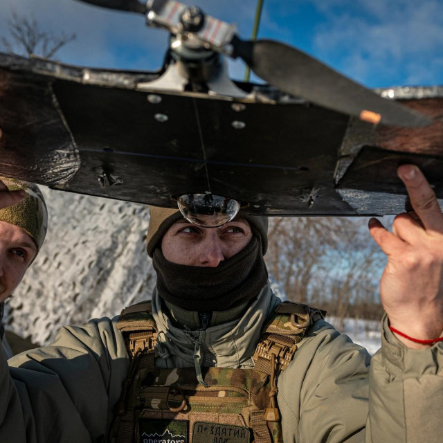 &lt;p&gt;ilustracija, ukrajinski vojnik s dronom&lt;/p&gt;