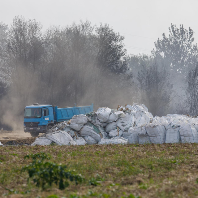&lt;p&gt;Radovi u dvorištu tvrtke Drava International kod Osijeka nakon ljetošnje havarije u skladištu plastičnog otpada&lt;/p&gt;
