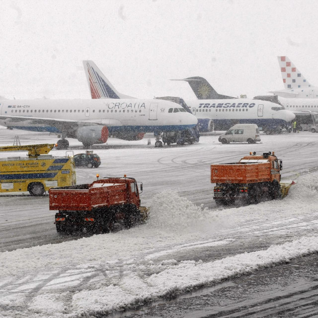 Ilustracija, snijeg u zračnoj luci