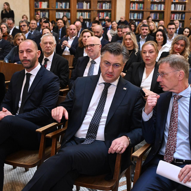 &lt;p&gt;Andrej Plenković i Boris Vujčić na konferenciji &lt;/p&gt;