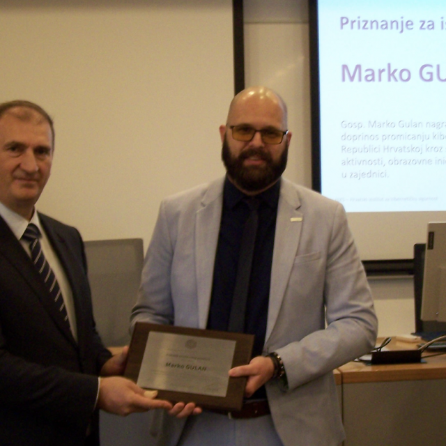 &lt;p&gt;Marko Gulan prima godišnju nagradu HIKS-a za istaknutog pojedinca, a nagrada je dodjeljena u nekoliko kategorija, i to premijerno&lt;/p&gt;