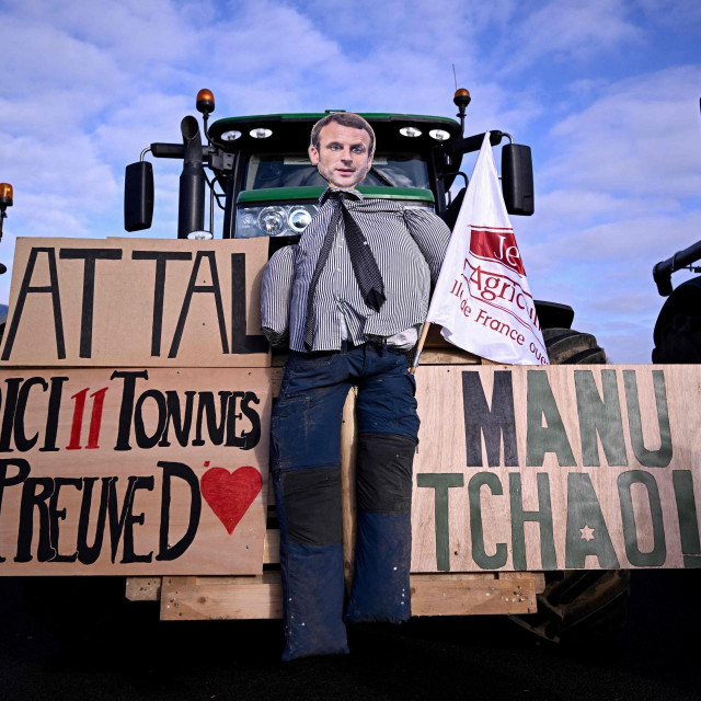 Poruka francuskih seljaka Macronu: ”Ovdje je 11 tona dokaza o ljubavi”.