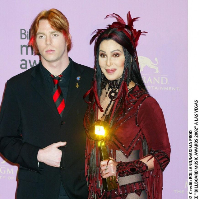Cher i Elijah 2002. godine