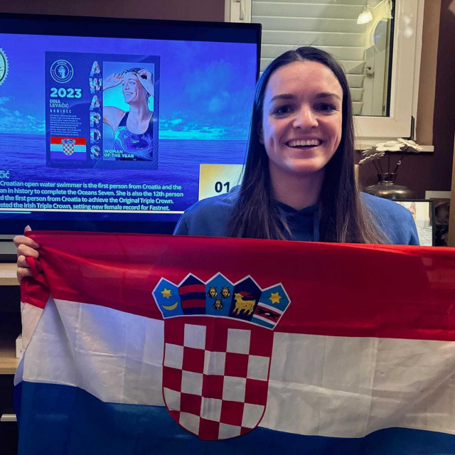 &lt;p&gt;Dina Levačić s hrvatskom zastavom&lt;/p&gt;