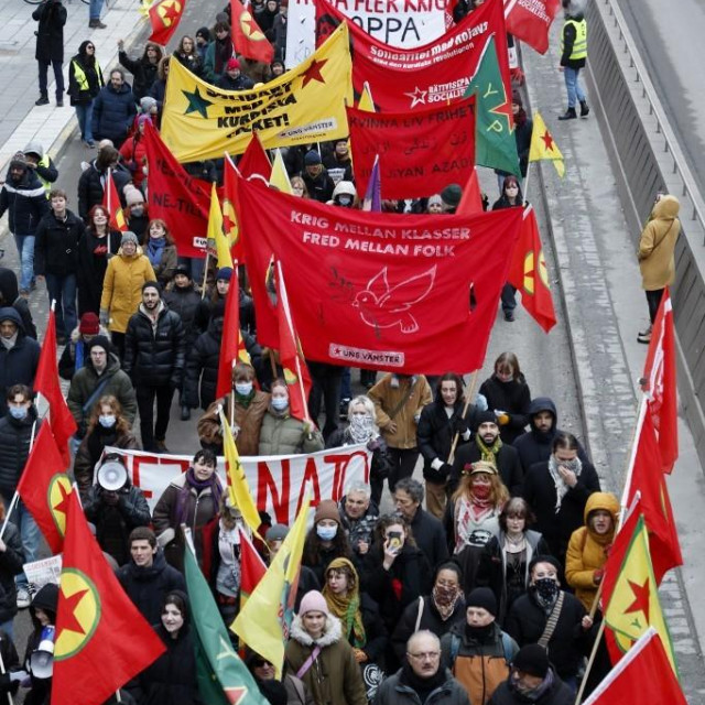 &lt;p&gt;Demonstracije Demokratskog kurdskog centra u Stockholmu protiv turskog predsjednika Erdoğana i švedskog pristupanja NATO-u&lt;/p&gt;