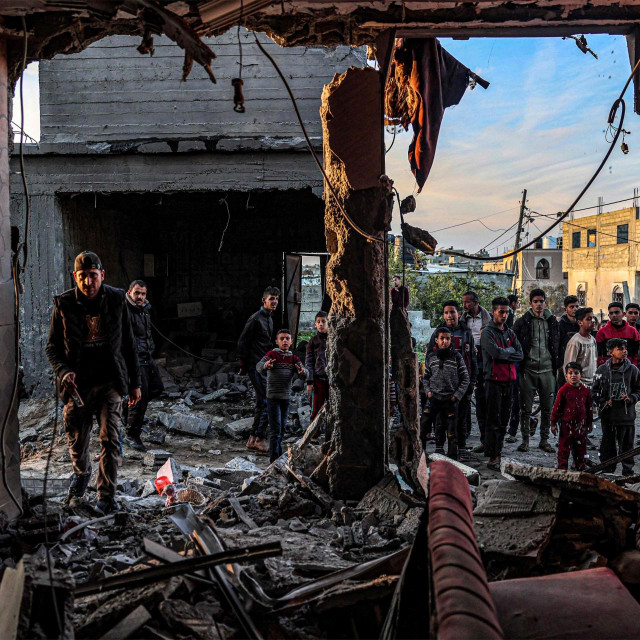 Zgrada uništena u bombardiranju u Rafahu