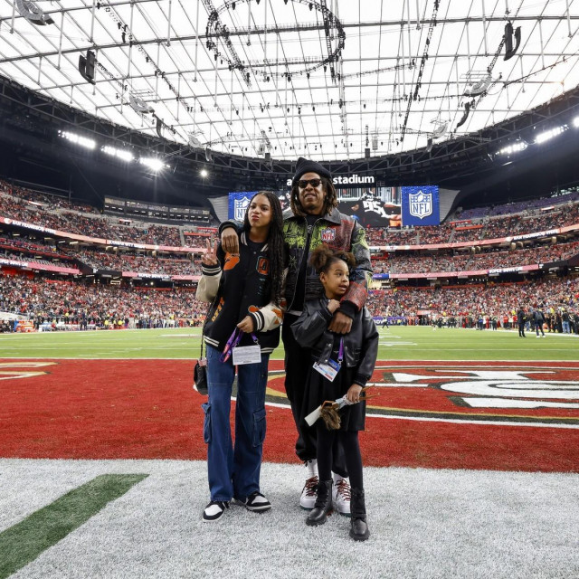 &lt;p&gt;Jay Z s kćerima na Super Bowlu&lt;/p&gt;