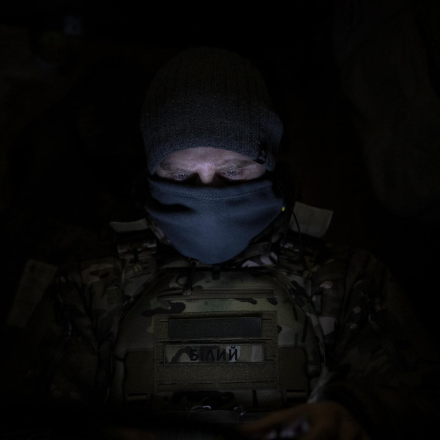Ukrajinski vojnik u rovovima Donjecka
