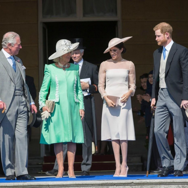 &lt;p&gt;Kralj Charles, kraljica Camilla, princ Harry i Meghan 2018. godine&lt;/p&gt;