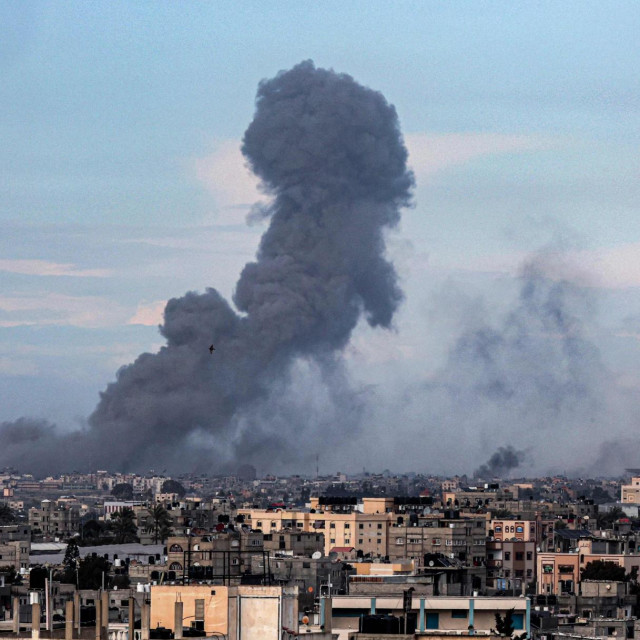 &lt;p&gt;Dim iznad Kan Junisa, grada u Gazi, snimljen iz Rafaha.&lt;/p&gt;

&lt;p&gt; &lt;/p&gt;

&lt;p&gt; &lt;/p&gt;