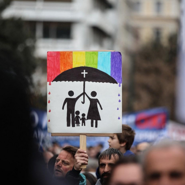 Prosvjednik protiv vladinog izglasavanja legalizacije istospolnih brakova/Ilustracija
