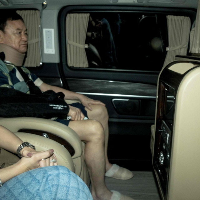 Thaksin Shinawatra stiže na obiteljsko imanje nakon puštanja
